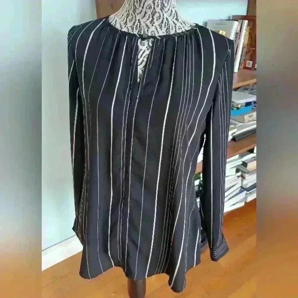 Le Chateau  Women's Medium Striped Elegant Blouse